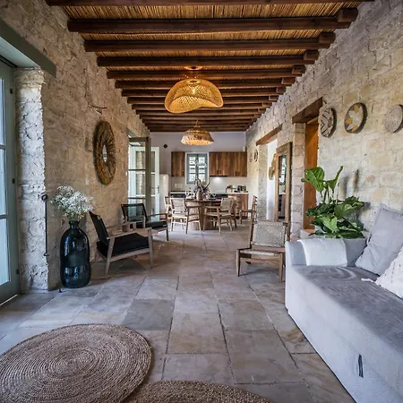 The - Modern Tradition - Luxury 2-bedroom Boho Retreat With Private Infinity Pool *