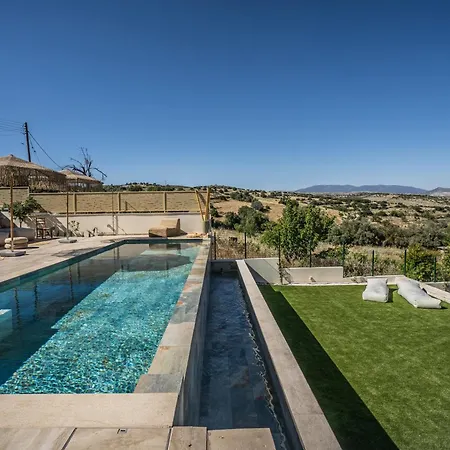 The - Modern Tradition - Luxury 2-bedroom Boho Retreat With Private Infinity Pool *